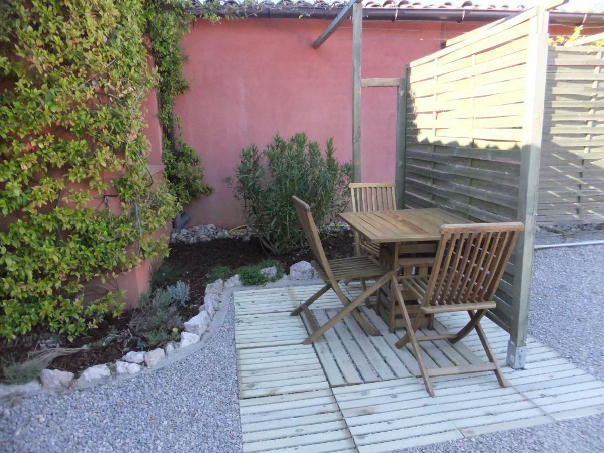 Gite Les Esparrus Villecroze Exterior photo